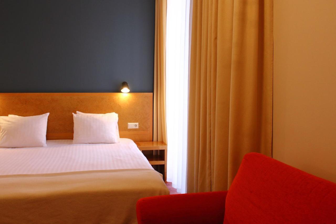 Hotel Kolumbs Liepāja Dış mekan fotoğraf