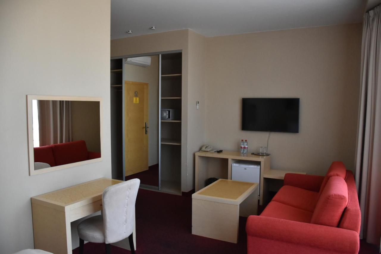 Hotel Kolumbs Liepāja Dış mekan fotoğraf