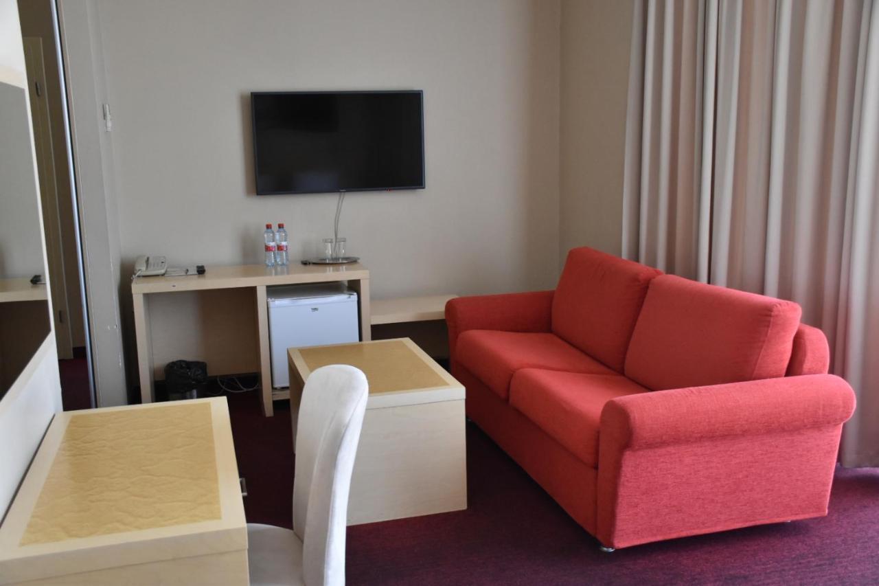 Hotel Kolumbs Liepāja Dış mekan fotoğraf